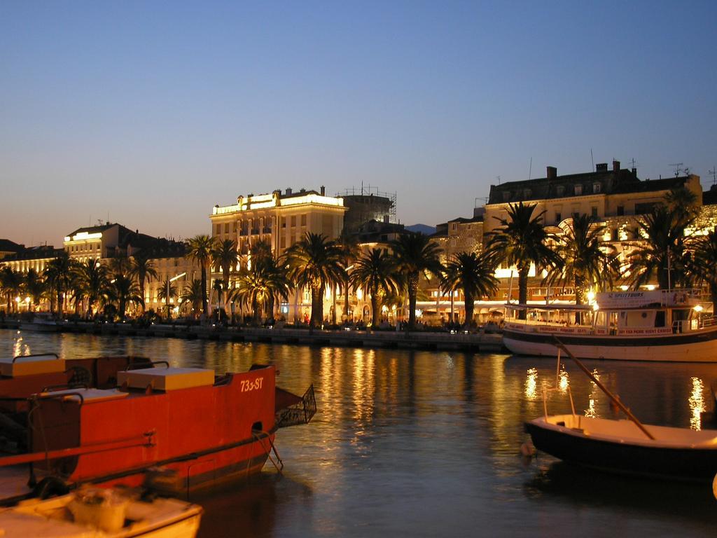 Spalatum Boutique Suites Сплит Екстериор снимка
